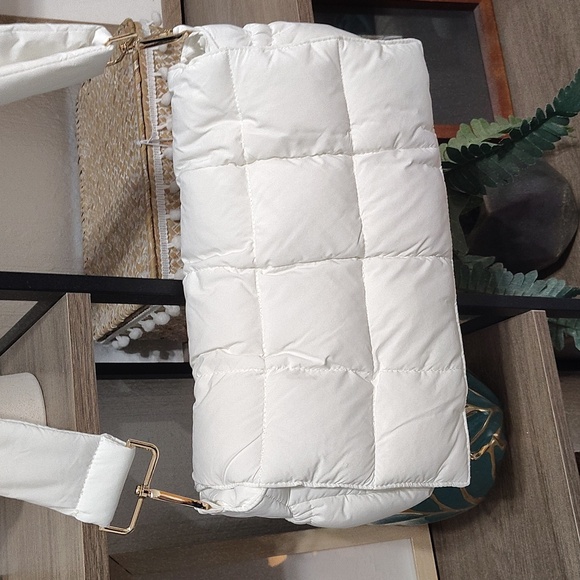 New White Puffer Shoulder/Crossbody Bag - Picture 4 of 11